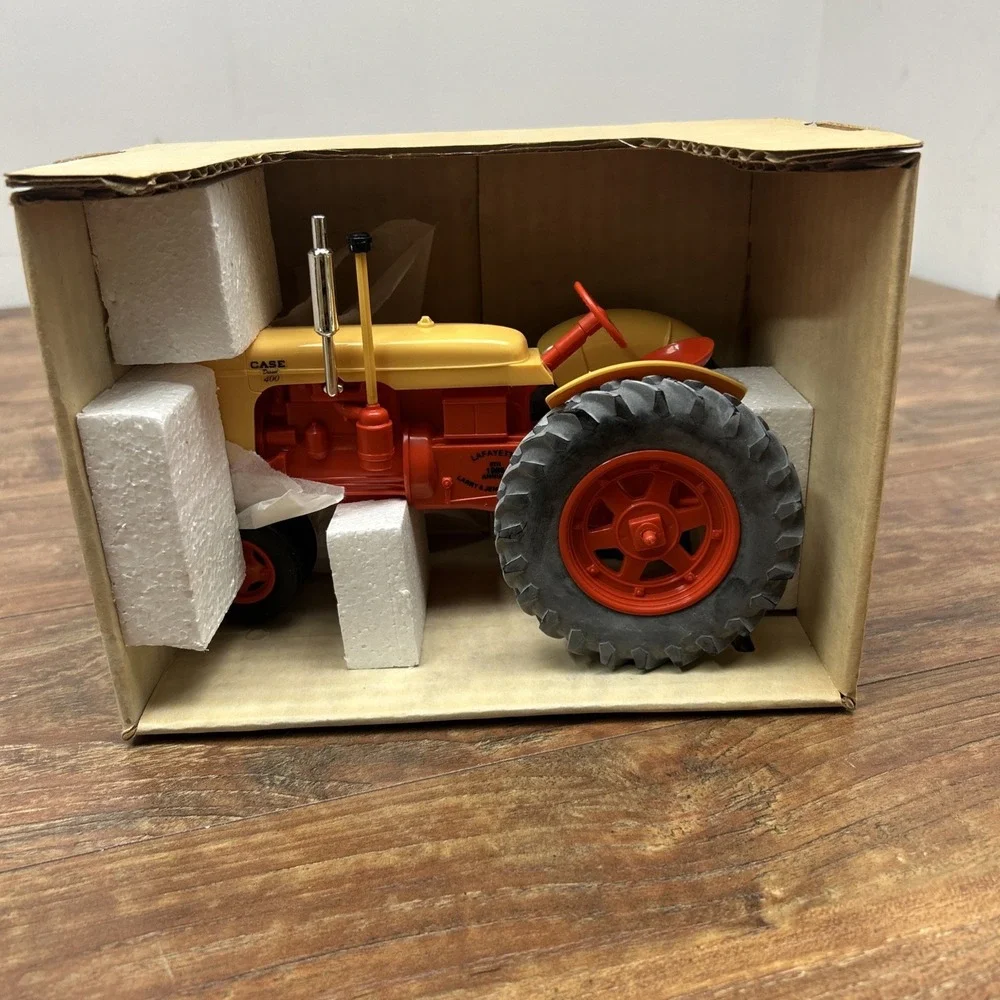 1/16 Yoder Lafayette Show Tractor Plastic Case 400 Diesel Yoder Custom Service